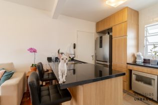 Vila Olímpia, charmoso apartamento com 77m2, 02 quartos, sendo 1 suíte, cozinha americana, 1 vaga. Em localização especial.